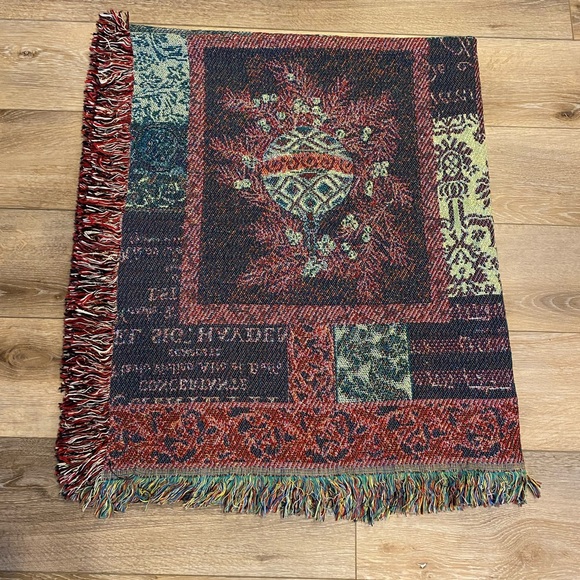 Christmas Tapestry Throw Blanket Poinsettia Holly Berries 50 x 60 Made in USA - Picture 7 of 12